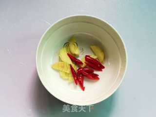 蒜苔炒鸭片的做法步骤：4