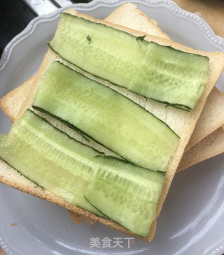 培根黄瓜西多士的做法步骤：5