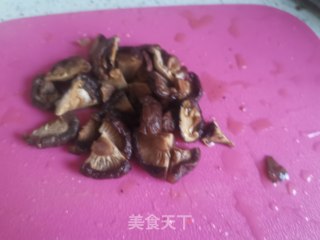 香菇炒油菜的做法步骤：2