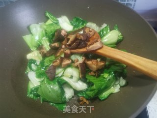 香菇炒油菜的做法步骤：6