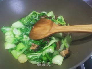 香菇炒油菜的做法步骤：7