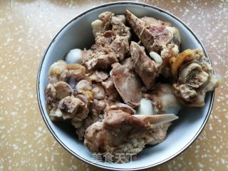 筒骨萝卜汤的做法步骤：2