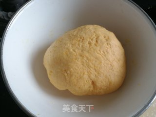南瓜坚果板油糖馒头的做法步骤：2