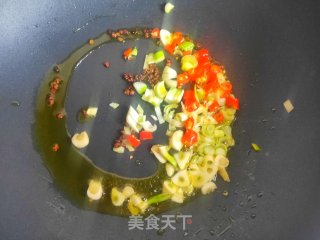 年夜春节必备的简单快手家常菜爆炒鱿鱼：超级下饭好吃的做法步骤：6