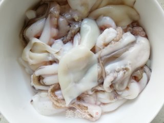 青蒜炒八爪鱼的做法步骤：2