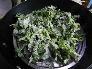 粉蒸茼蒿的做法步骤：3