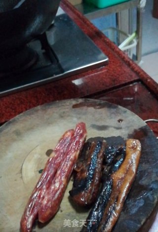 #腊味#腊味煲仔饭的做法步骤：1