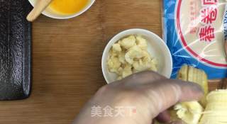 春节吃春卷，零失败的香蕉春卷，咬一口酥掉渣的做法步骤：1