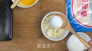 春节吃春卷，零失败的香蕉春卷，咬一口酥掉渣的做法步骤：2