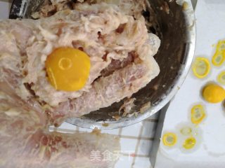 蛋黄珍珠肉丸的做法步骤：2