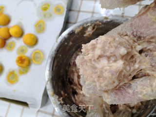 蛋黄珍珠肉丸的做法步骤：3