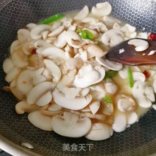 猪肉炒白蘑菇的做法步骤：7