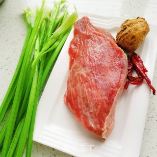 小炒牛肉的做法步骤：1