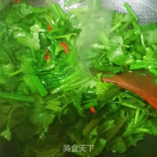 炝炒芹菜的做法步骤：6