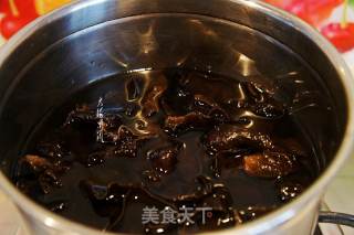 酸辣黑木耳的做法步骤：3