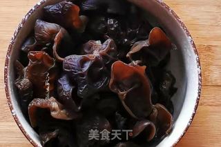 酸辣黑木耳的做法步骤：5
