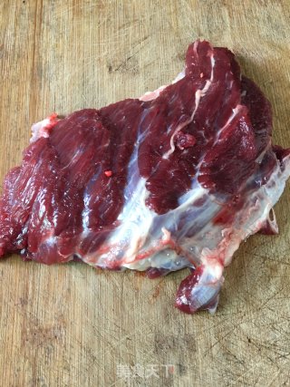 美味牛肉汤的做法步骤：1
