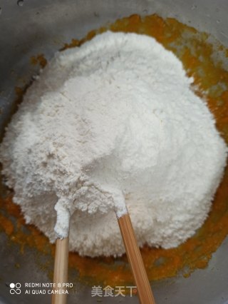 南瓜豆沙卷的做法步骤：2