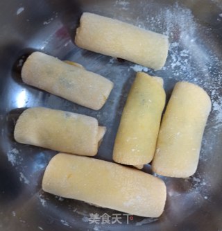 南瓜豆沙卷的做法步骤：10