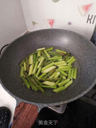 芦笋虾仁的做法步骤：4