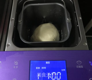 红枣核桃芝麻糖三角的做法步骤：4