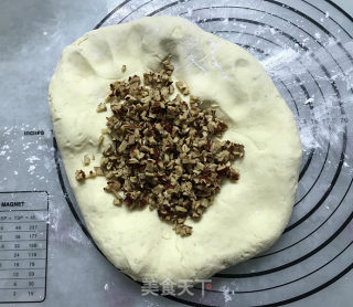 红枣核桃芝麻糖三角的做法步骤：7