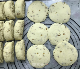红枣核桃芝麻糖三角的做法步骤：8