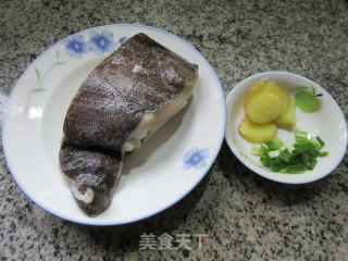 红烧鸦片鱼块的做法步骤：1