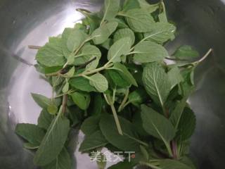 猪肉香菇薄荷丸子的做法步骤：3