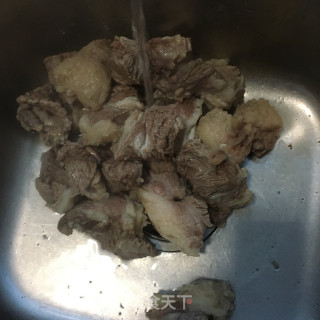 红烧牛腩的做法步骤：4
