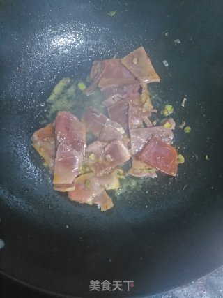 甜椒炒腊肉的做法步骤：4