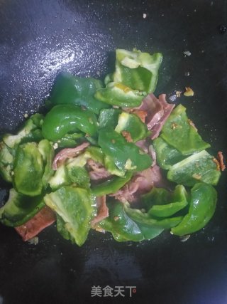 甜椒炒腊肉的做法步骤：5