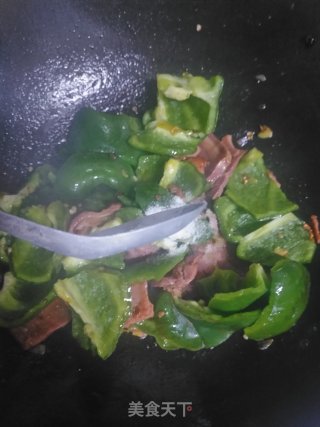 甜椒炒腊肉的做法步骤：6