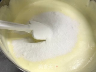 蓬松纸杯蛋糕（百分百成功）的做法步骤：9