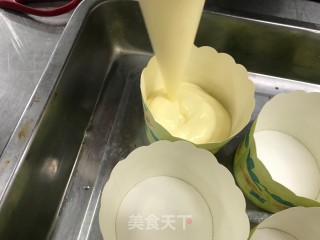 蓬松纸杯蛋糕（百分百成功）的做法步骤：11