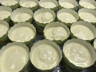 蓬松纸杯蛋糕（百分百成功）的做法步骤：12