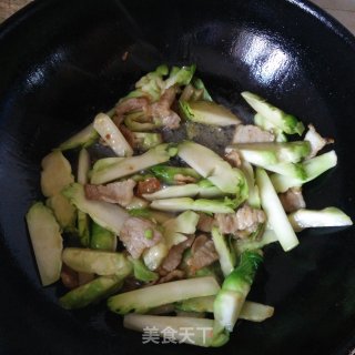 五花肉炒儿菜的做法步骤：3