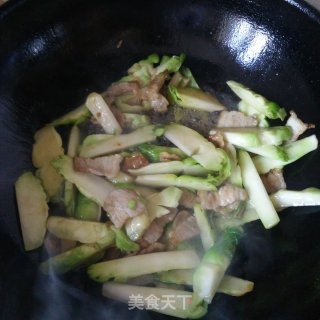 五花肉炒儿菜的做法步骤：4