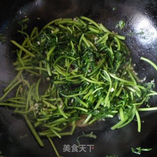 清炒茼蒿的做法步骤：3