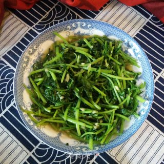 清炒茼蒿的做法步骤：6
