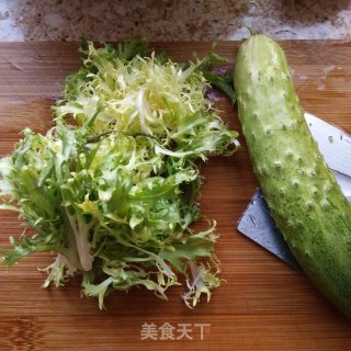 麻汁苦菊火腿肠拌黄瓜的做法步骤：1