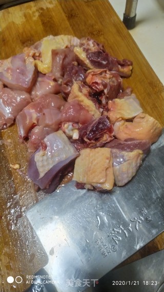 茶树菇焖鸡肉的做法步骤：1