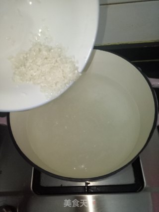 胡萝卜大米粥的做法步骤：2
