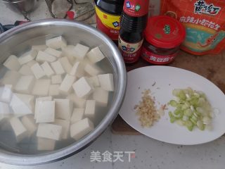香辣豆腐煲的做法步骤：1