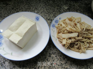 水笋烧老豆腐的做法步骤：1