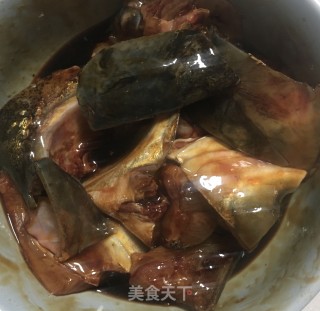 砂锅鱼头的做法步骤：2