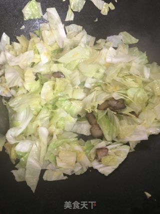 腊肉炒包心菜的做法步骤：3