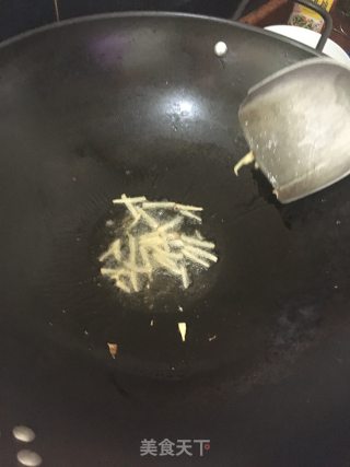 香芹炒牛肉的做法步骤：3