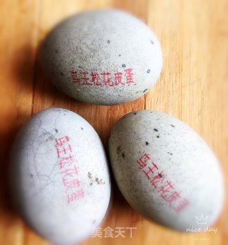 皮蛋黄瓜卷的做法步骤：1