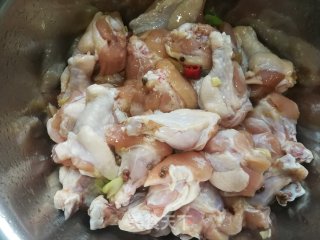 香酥炸鸡腿的做法步骤：2